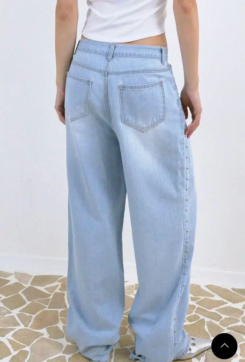 ポリシュエム SS STUDDED WASHED JEANS LIGHT BLUE