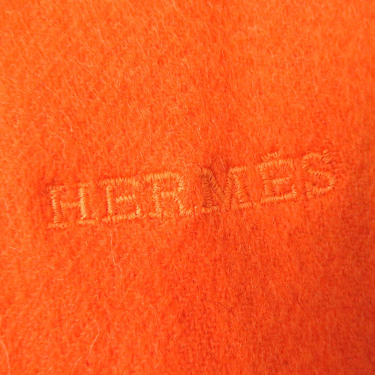 美品◎スコットランド製 HERMES エルメス カシミヤ100％ ロゴ刺繍入り