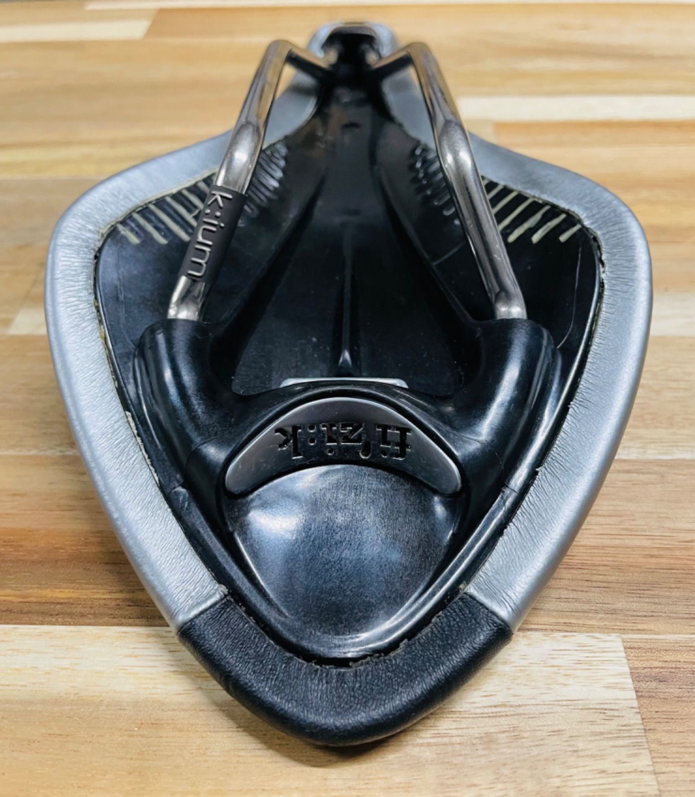 fi'zi:k ARIONE フィジーク アリオネ サドル シルバー キウム - メルカリ