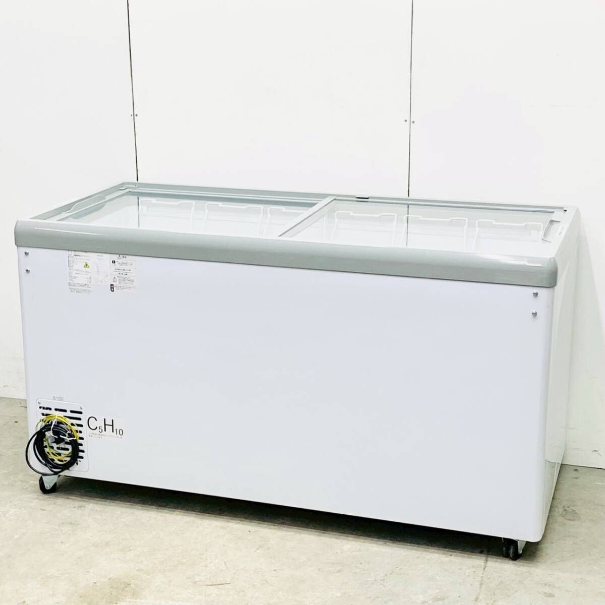 100V