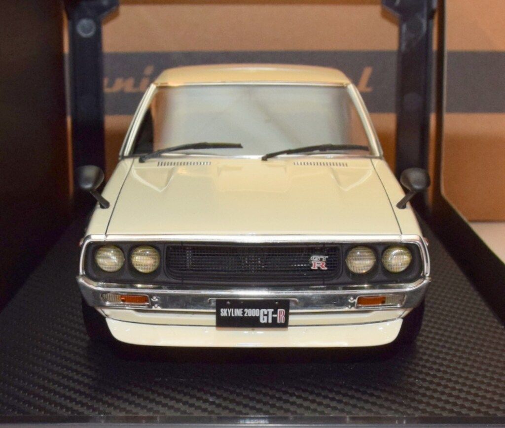 ignition model 1|18 Nissan Skyline 2000 GT-R KPGC110 White IG0224