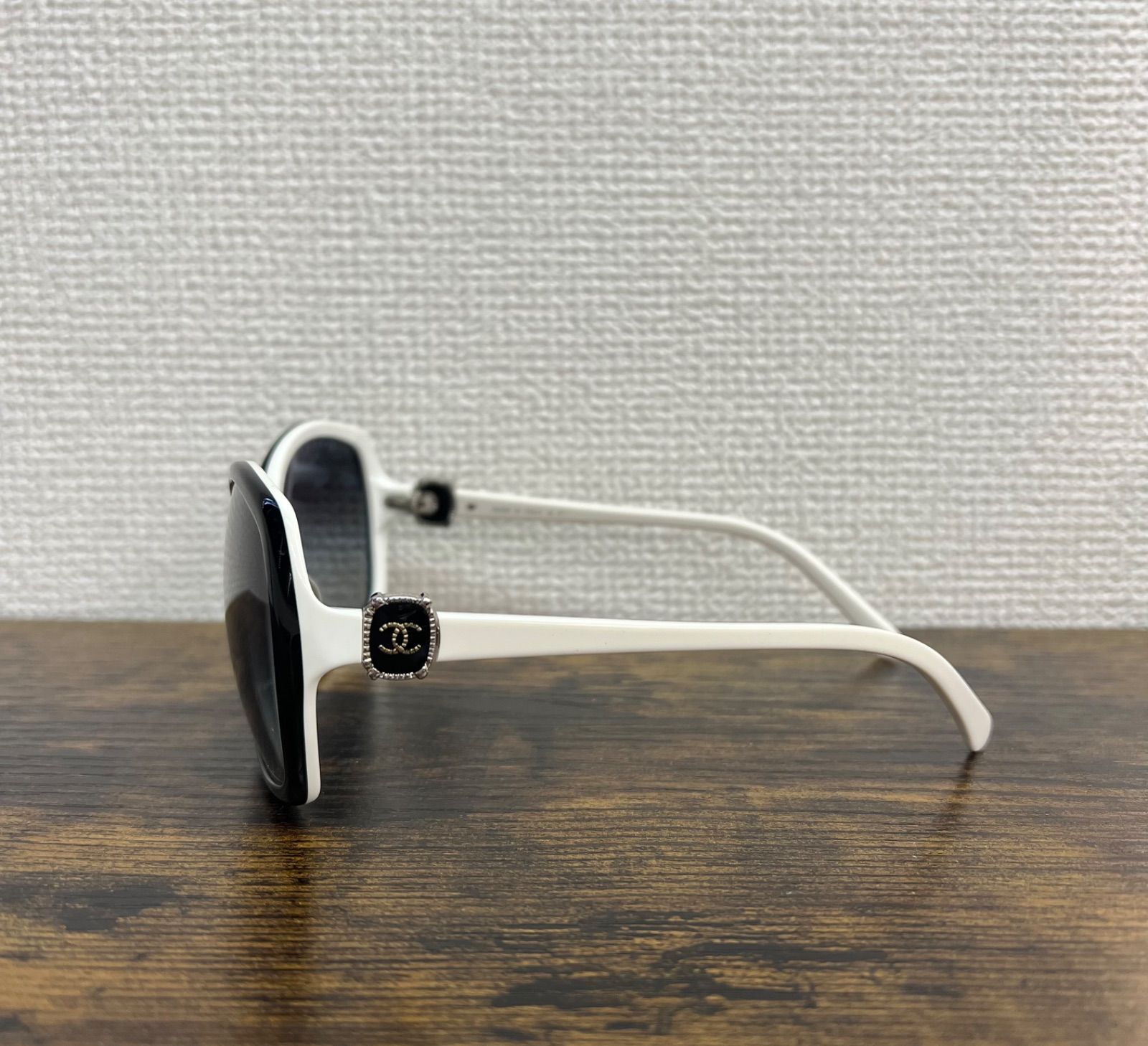 人気の雑貨がズラリ！ CHANEL シャネル ココマーク ブラック/ホワイト サングラス 小物