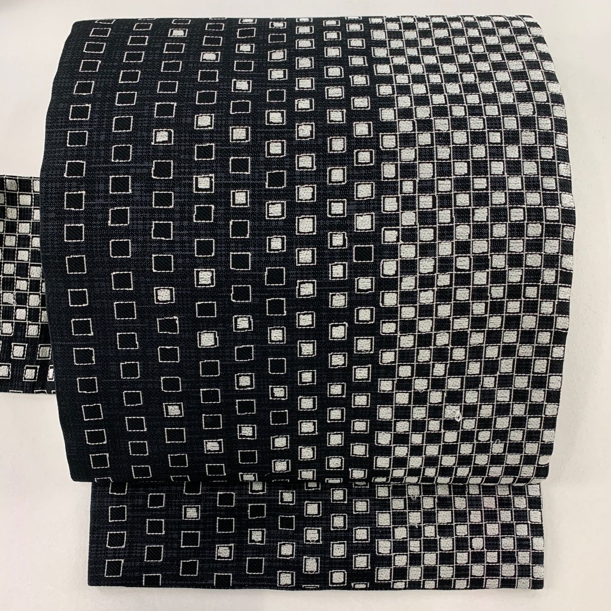 名古屋帯 名品 幾何学 銀糸 黒灰 正絹