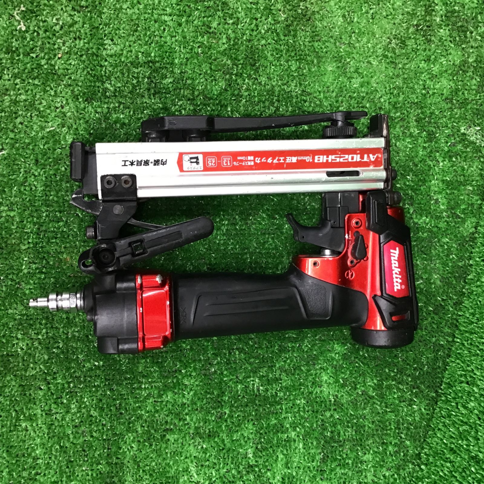 〇マキタ(makita) 高圧エアタッカ エアダスタ付 10mm 赤 AT1025HB 