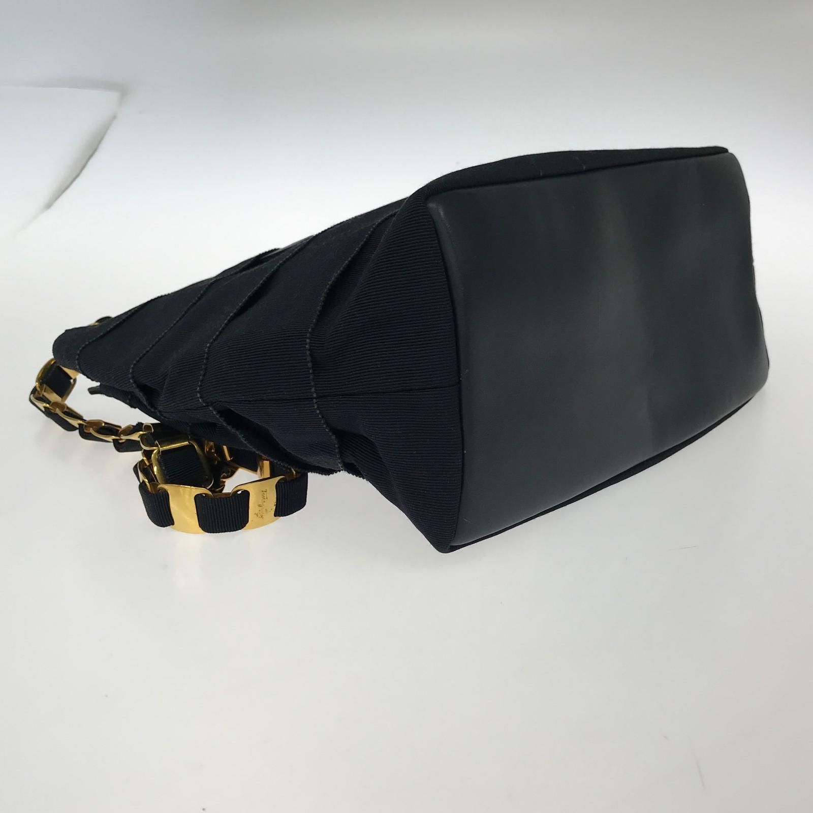 Salvatore Ferragamo ネイビー　チェーンバッグ Salvatore Ferragamo - 美品 Salvatore Ferragamo