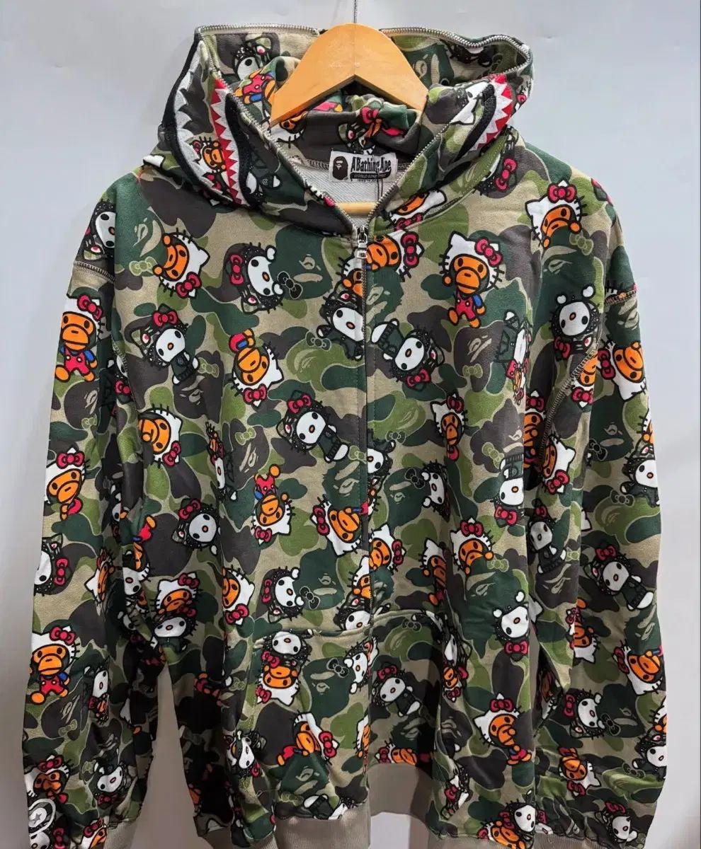 A BATHING APE(アベイシングエイプ) x ハローキティ