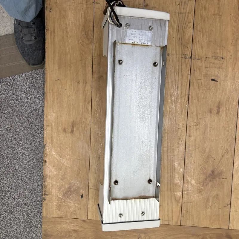 大阪サイン 壁付けサインポール