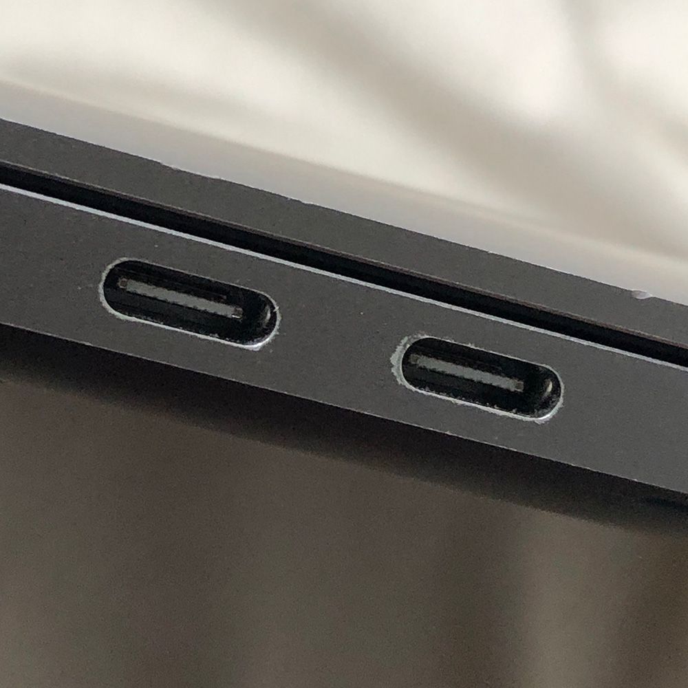 Apple - ◆ジャンク品・本体のみ◆Apple MacBook Pro (16インチ 2019)【Radeon Pro 5300M・i7・16GB・512GB】★画面割れ（欠け） 他 A2141 EMC3347/LT-JUNK-250894（330173） 本体のみ】Apple MacBook Pro (16インチ, 2019)【Touch Bar・i7