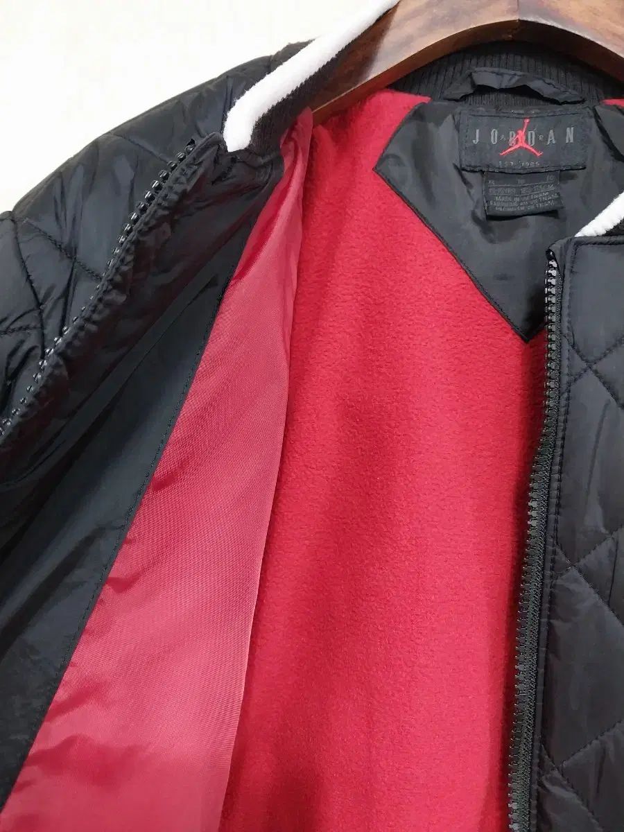 ジョーダン 黒 キルティング ブルゾン ジャケット CAMPINGPARCCENTRAL_COM