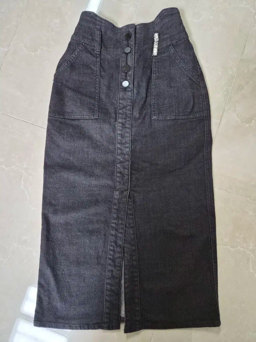 DEWL ブラック デニムスカート