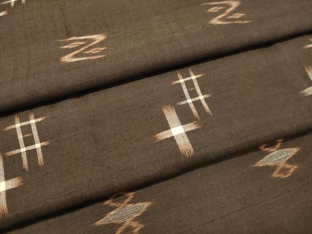 平和屋着物○国指定重要無形文化財 本場久米島紬 手織 正絹 逸品  