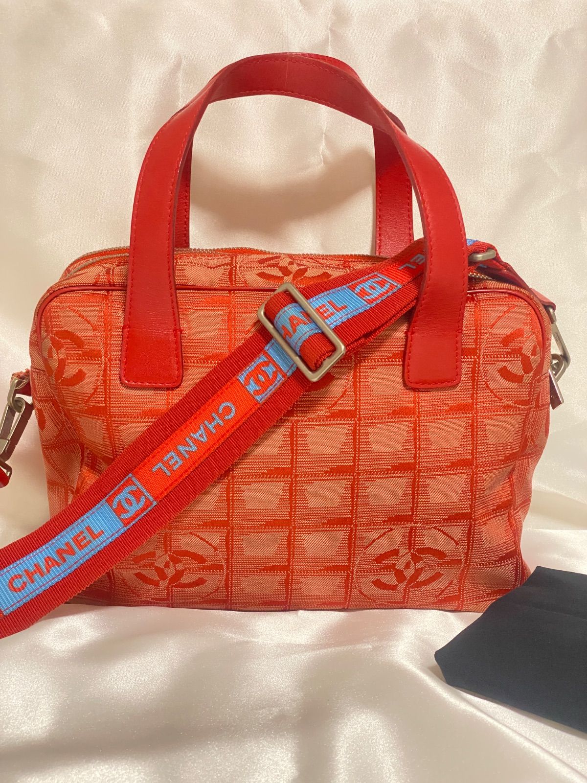 CHANEL シャネル ニュートラベルライン ショルダー ストラップ付き トート バッグ 付属品有り やや 画像と本文の 願います