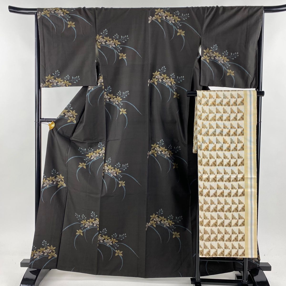 紬 身丈164.5cm 裄丈66cm M 袷 名古屋帯セット 草花 墨色 正絹 秀品