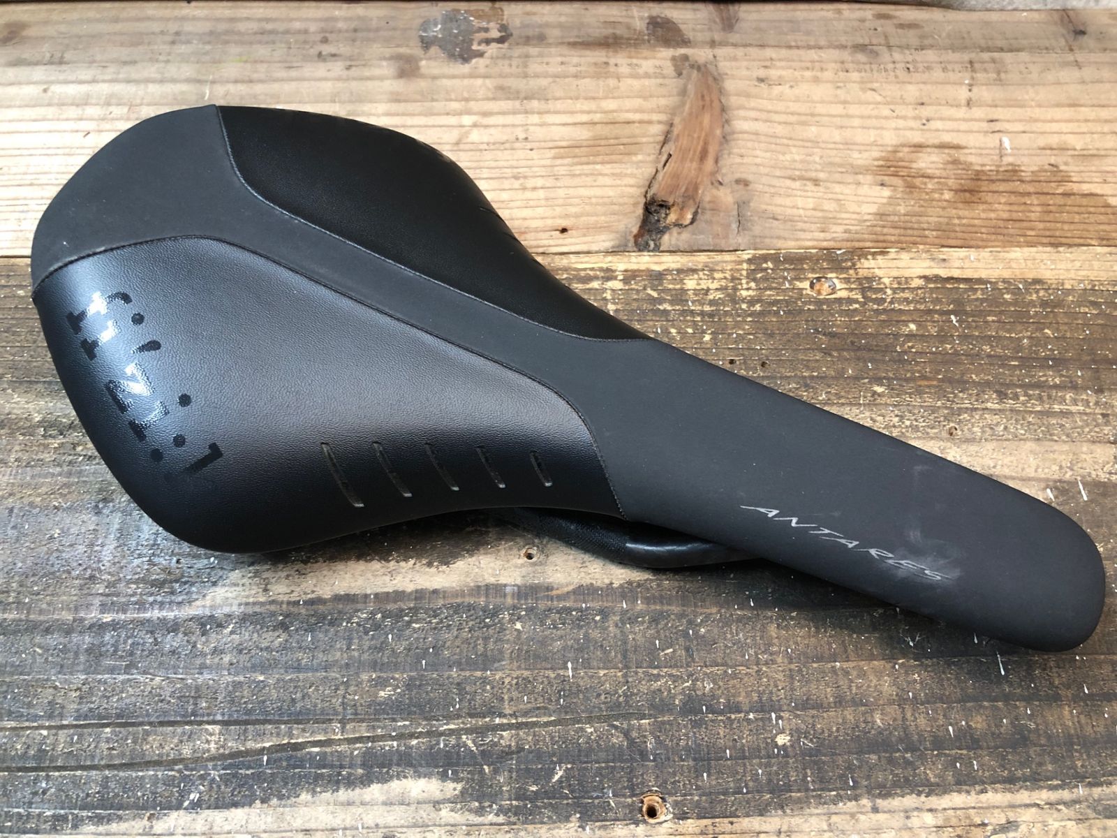 IT502 フィジーク fizik アンタレス ANTARES R1 サドル 黒 カーボンレール ※プレート欠品