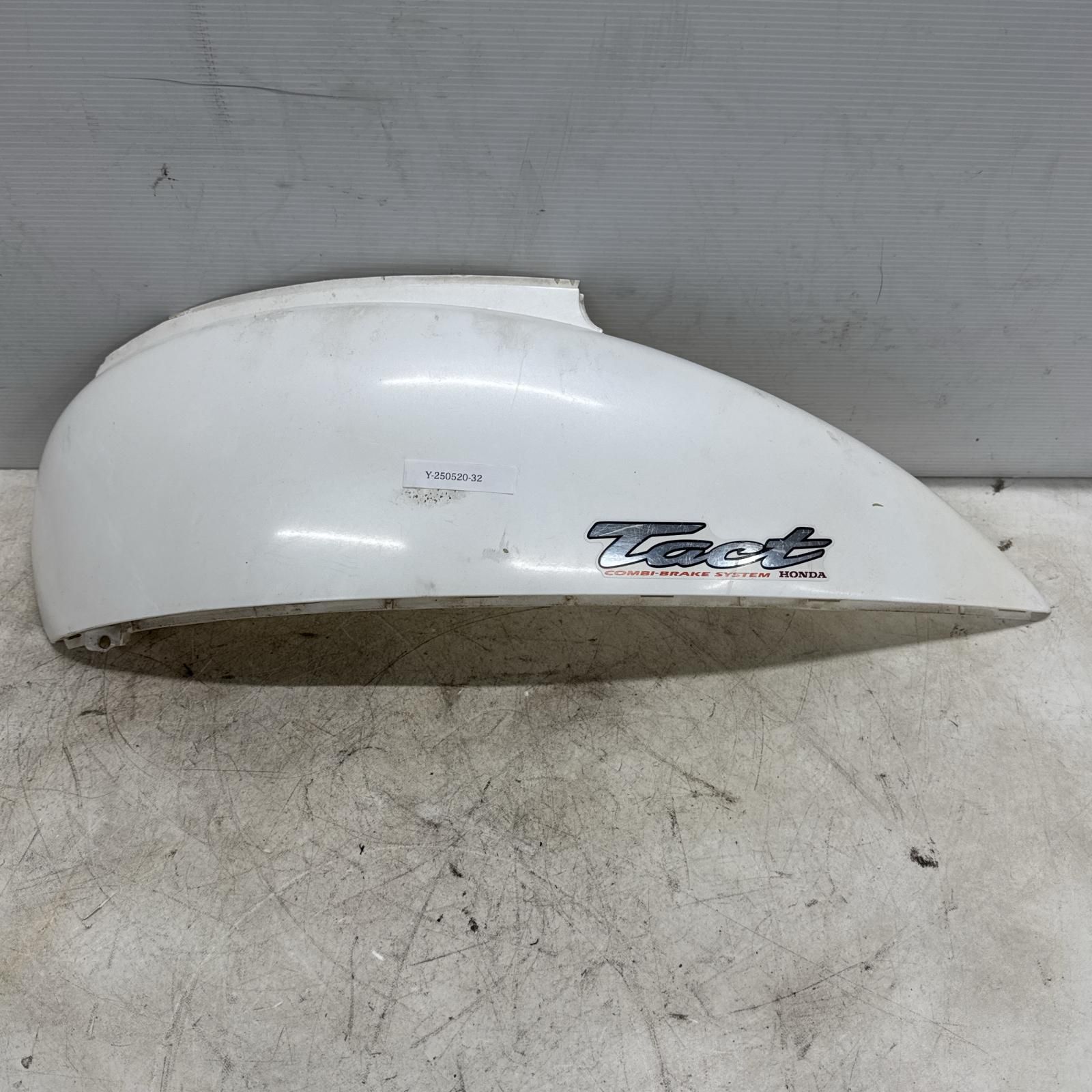 HONDA タクト50 ボディカバー 左 ホンダ