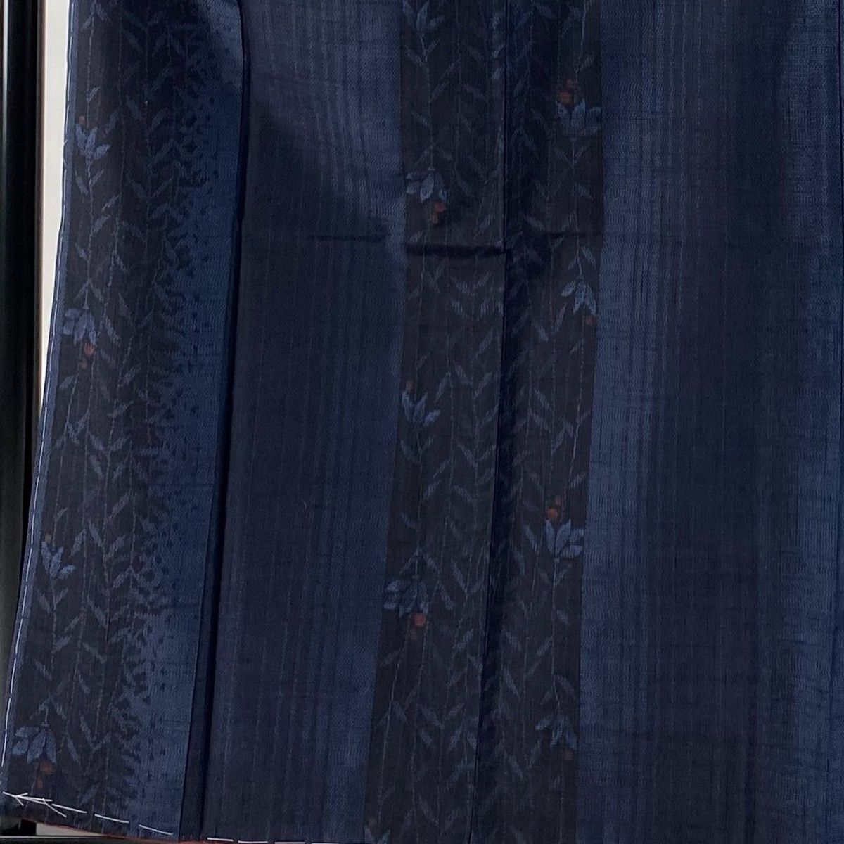 紬 身丈160cm 裄丈63.5cm S 袷 葉と実 縦縞 紺色 正絹 秀品