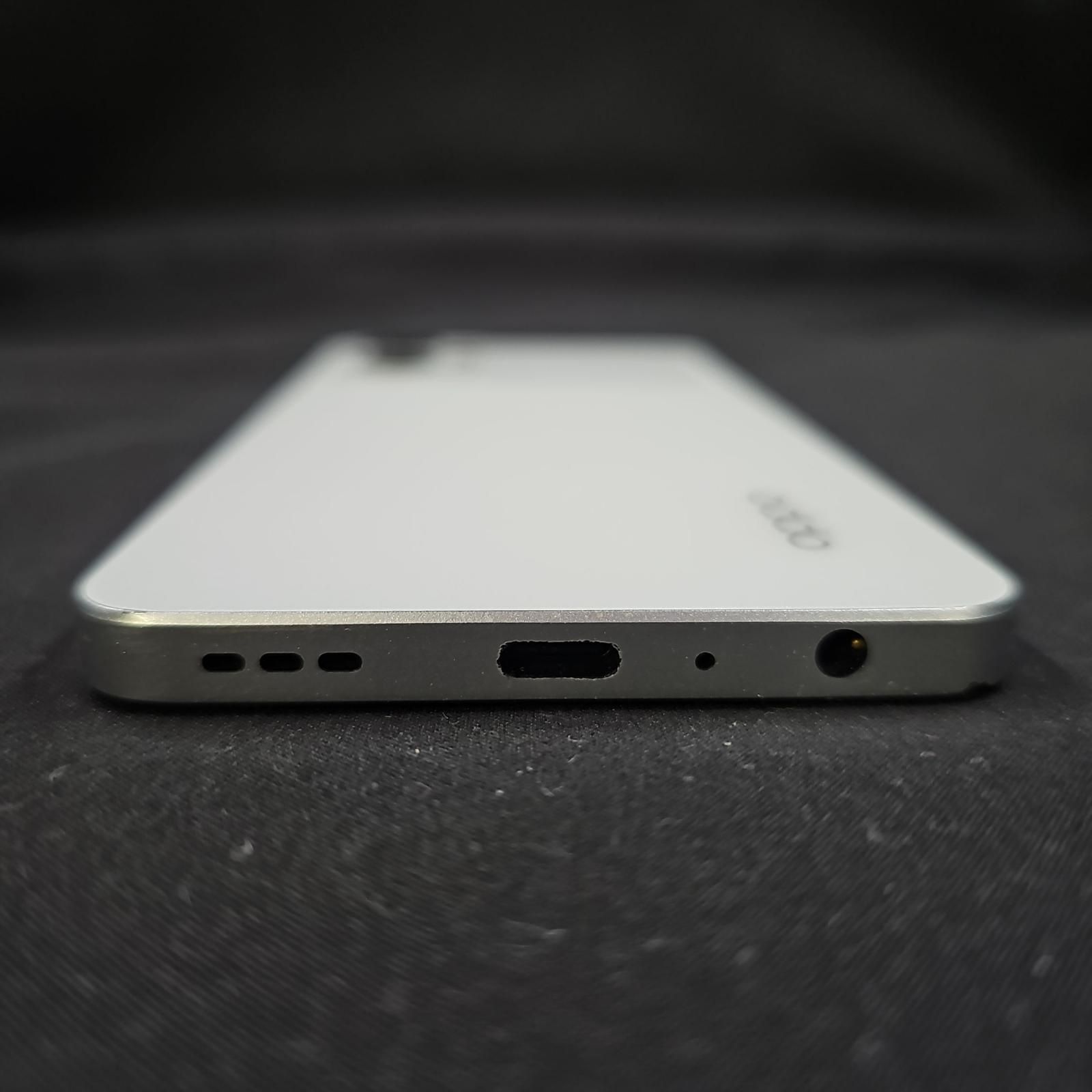 【美品】OPPO Reno9 A 本体 ホワイト　SoftBank OPPO Reno9 A」、日本仕様とバランスの良さで長く使える一台