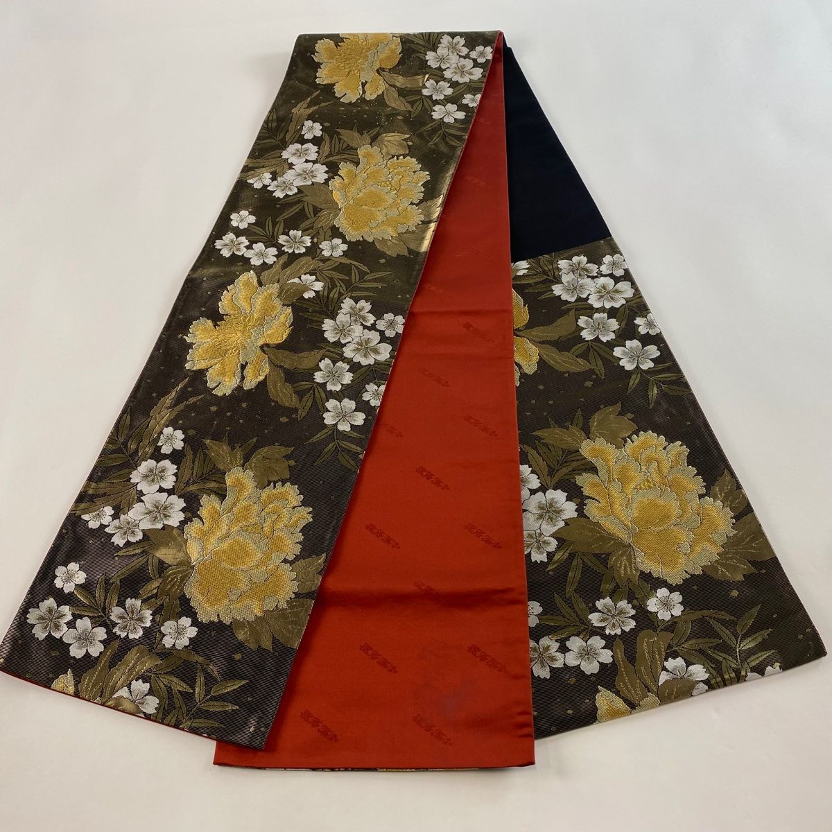 バイセル 着物 美品 名品 袋帯 緑 二代目清次郎 牡丹 草花 ぼかし 箔 お太鼓柄 正絹 ☆☆☆☆ 小紋 身丈158cm 裄丈63.5cm S 袷 二代目清次郎 落款あり 桜 はなびら