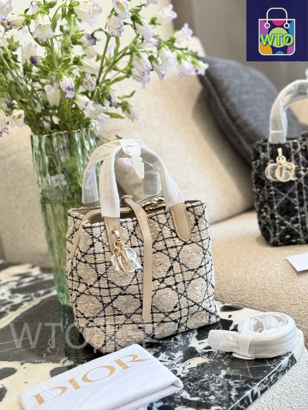 【上品なミニサイズ】Dior★トゥジュール 縦型ナノトートバッグ 仕事にも使える！一生ものバッグ新作【ディオール トゥジュール