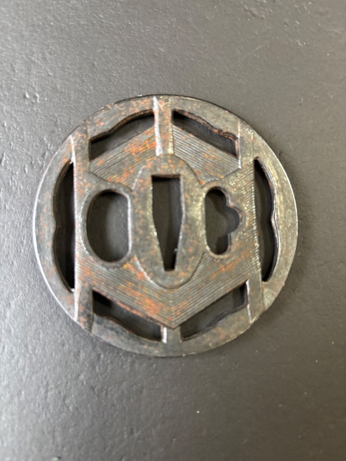 アンティーク鍔 鼠柄 鉄地 八角形千鳥図鍔｜現代物金具の販売 刀部 かたなべ – 刀部