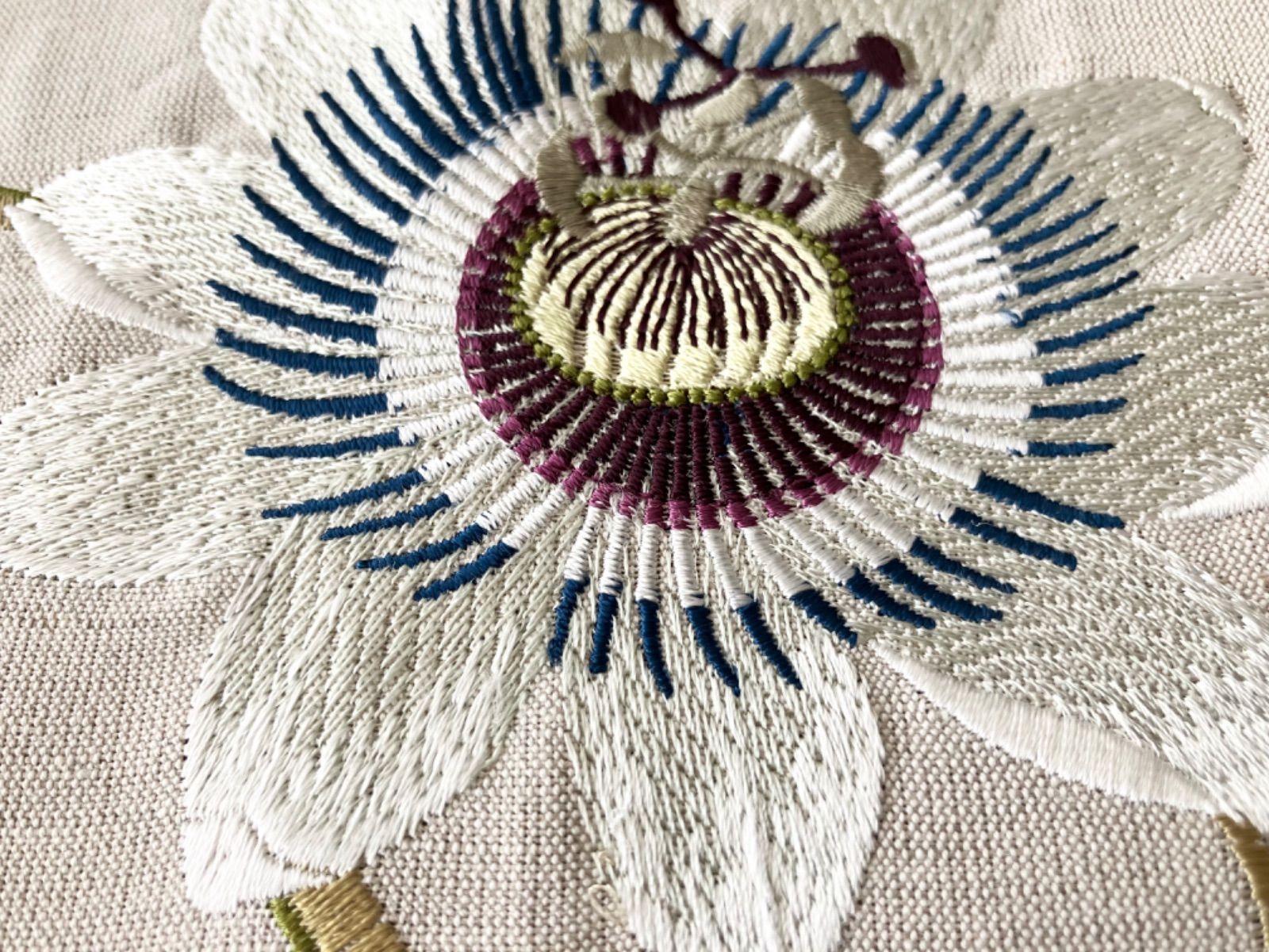 1m 【サンダーソン】ジヴェルニー(Giverny)/シルク刺繍生地/AQ 1m サンダーソンジヴェルニー(Giverny)⁄シルク刺繍生地⁄AQ