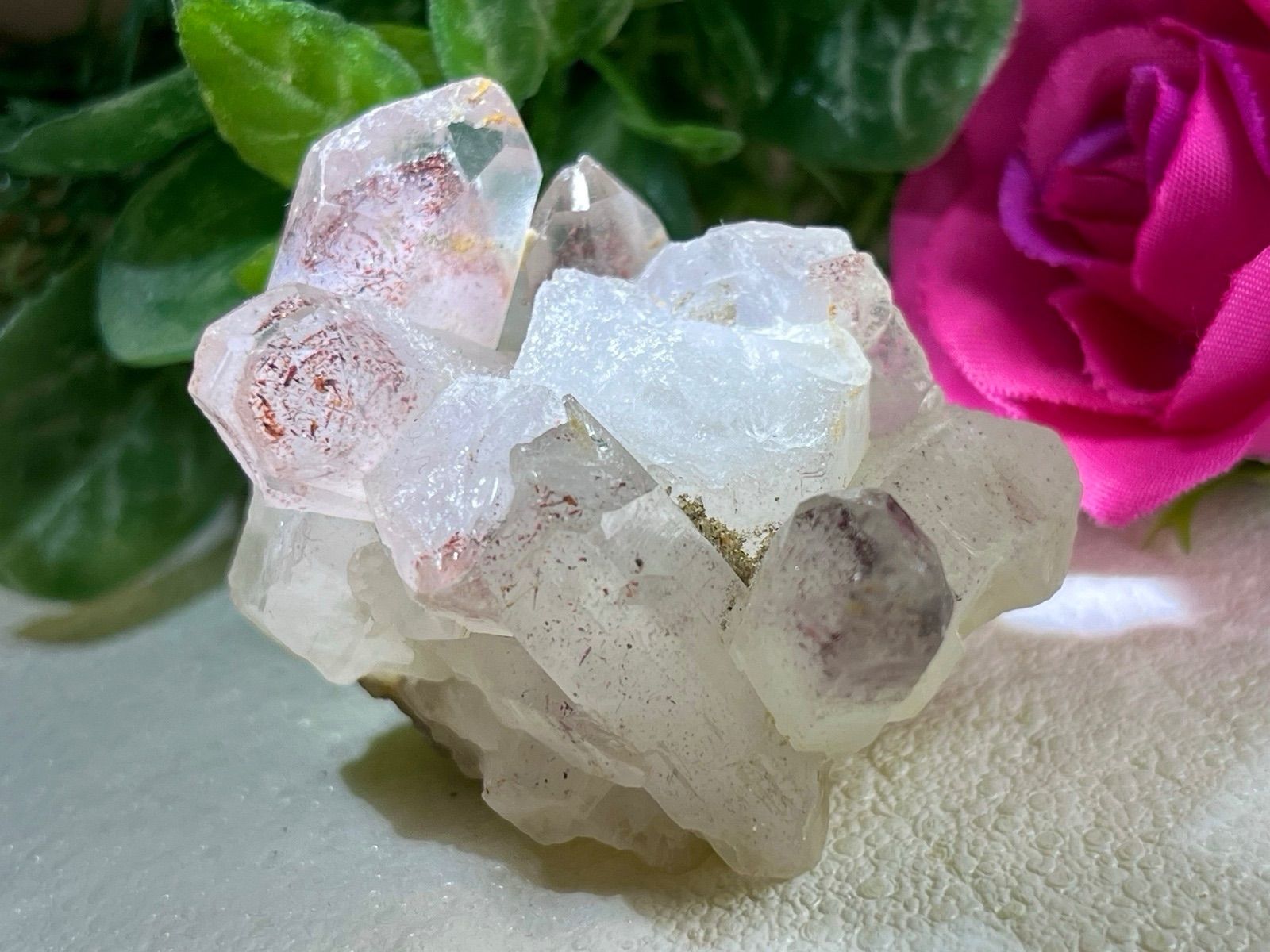 ストロベリーファントムクォーツクラスター　台座付き　ファイヤークォーツ　苺水晶⑤ ストロベリーファントムクォーツクラスター台座付きファイヤークォーツ