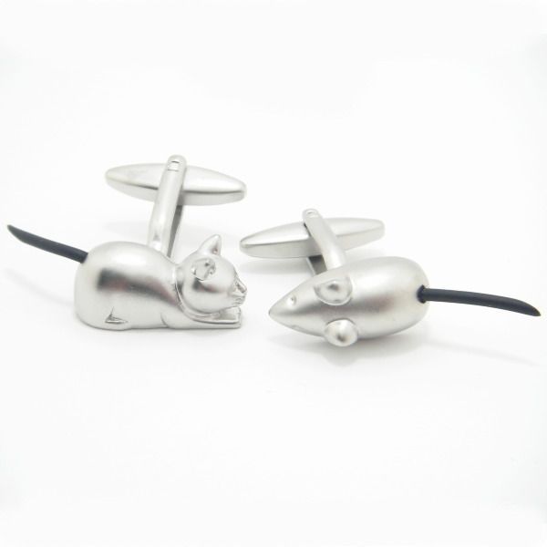 ねずみを狙って猫まっしぐらなカフス カフスボタン カフリンクス cufflinks cuffs メンズ 男性 スーツアクセサリー専門店 父の日 ギフトにも 誕生日 プレゼント プチギフト おしゃれ カフスマニ