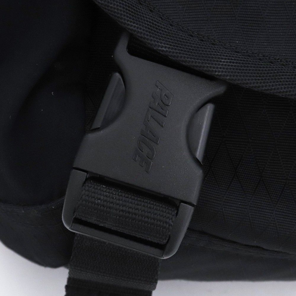 PALACE Cordura Y-Rip Despatch ショルダーバッグ ブラック - メルカリ