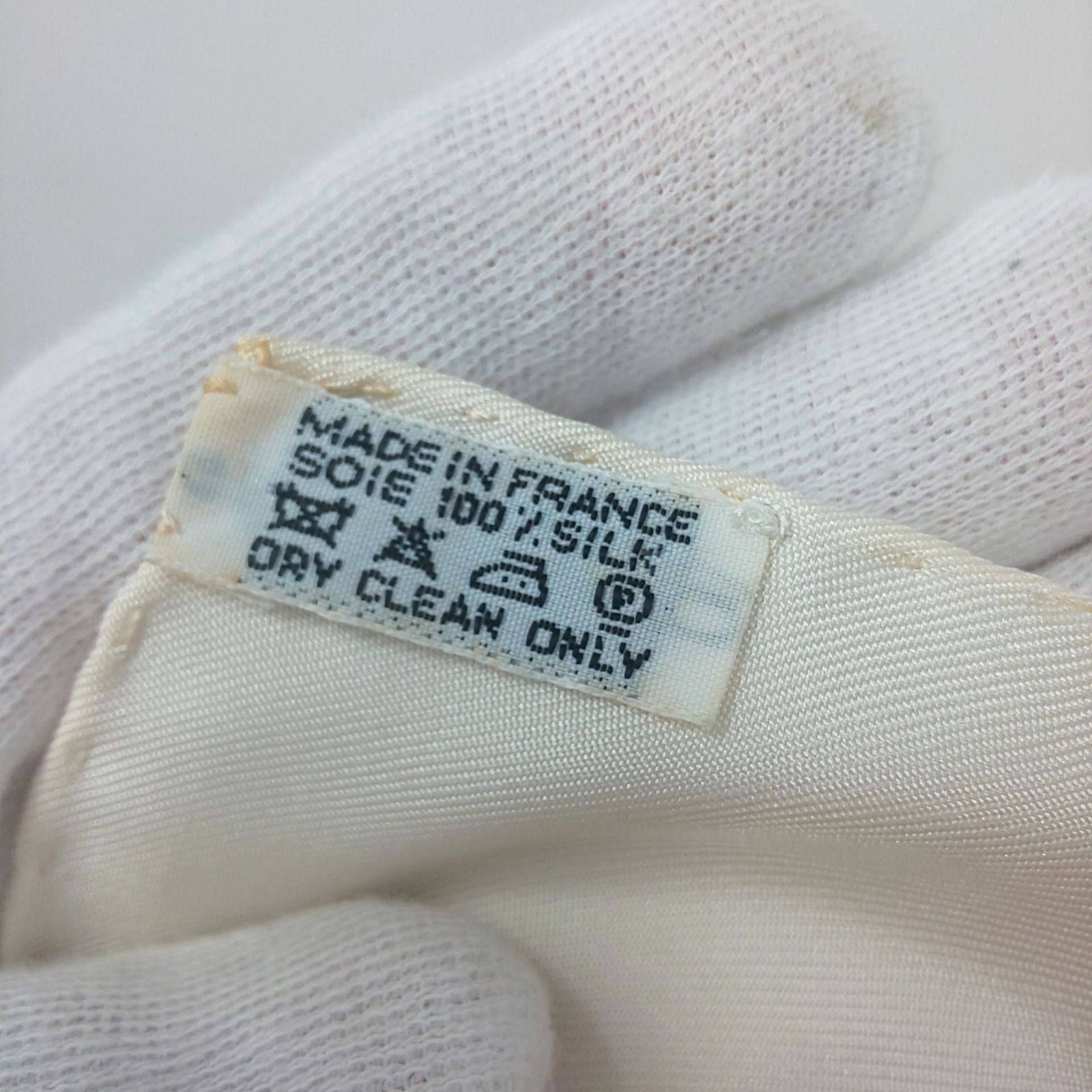 1018D-05 HERMES エルメス スカーフ カレ90 三千年紀の微笑 Smiles in Third millenary ブランド ...