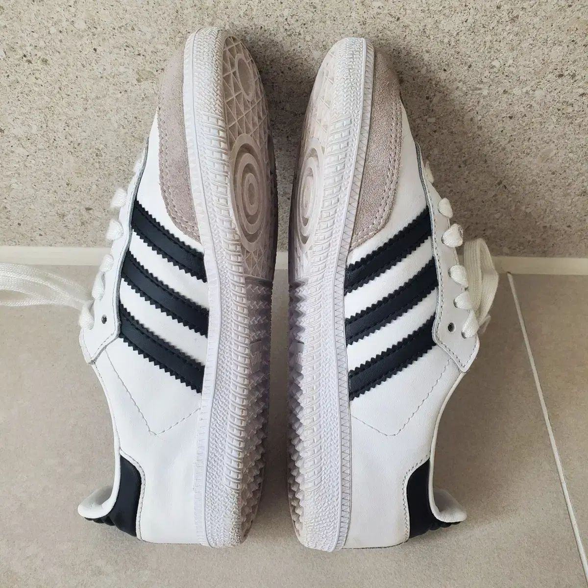 adidas アディダス