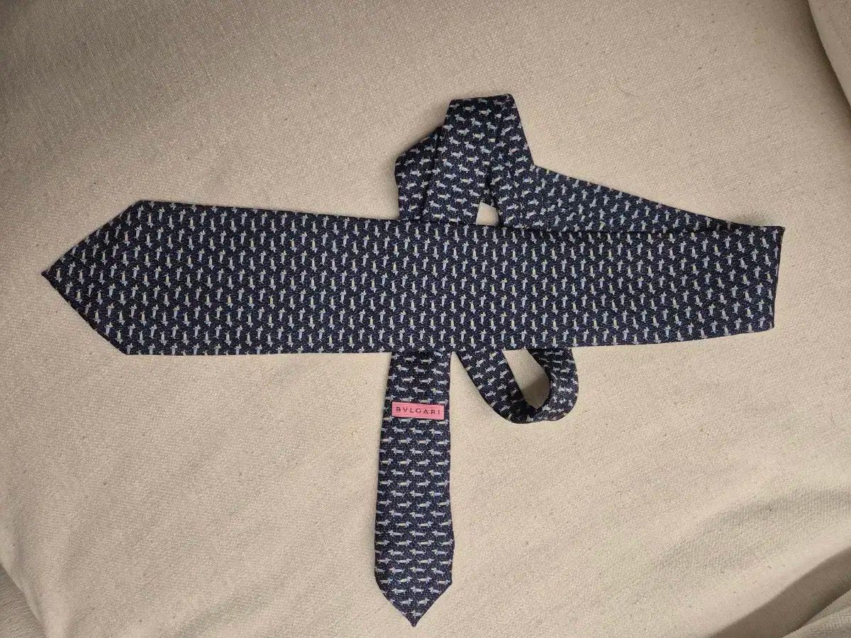 BVLGARI ネクタイ 箱付き美品✨BVLGARI ネクタイ ブルガリ 格子柄  