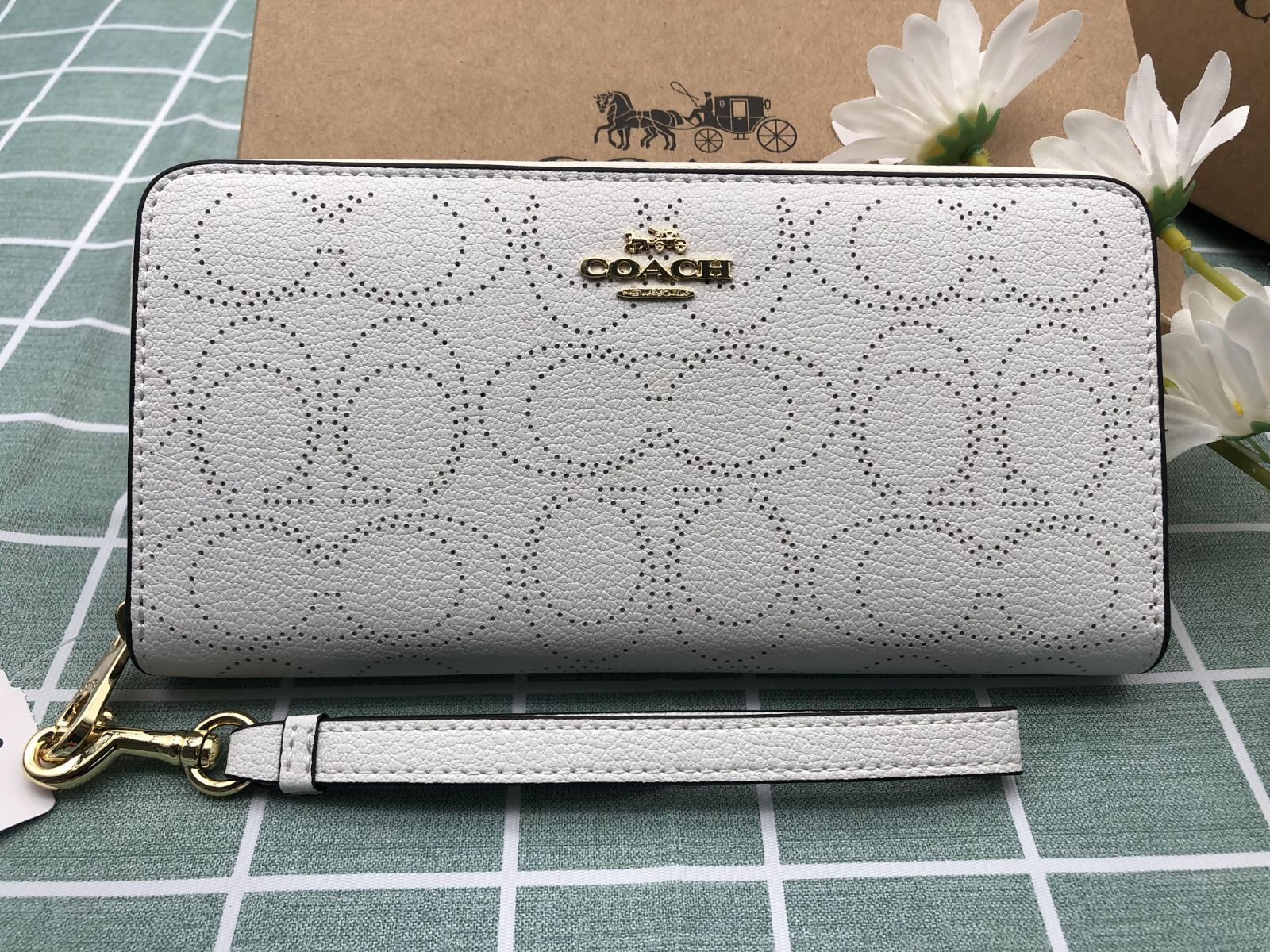 COACH 財布 コーチ 長財布 クーポン配布 激安 ギフト プレゼント 小銭入れあり 新品未使用 ロゴ シグネチャー レディースホワイト  レザー ズック スリム ウォレット ブランド CC043