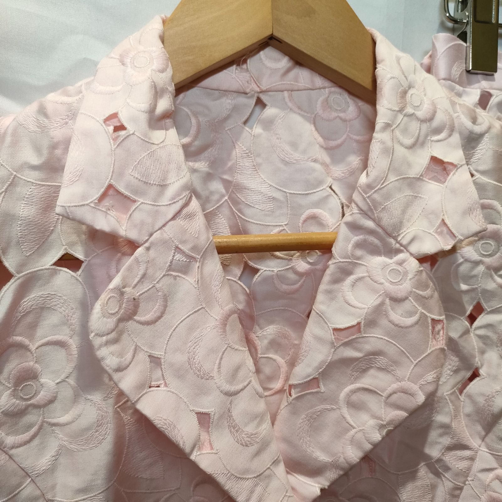 季節 20 年代物 総レース セットアップ ピンク スーツ ジャケット スカート 80s 70s 刺繍 ヴィンテージ アンティーク 婦人服 レディース レトロ 古着 花柄 バービー