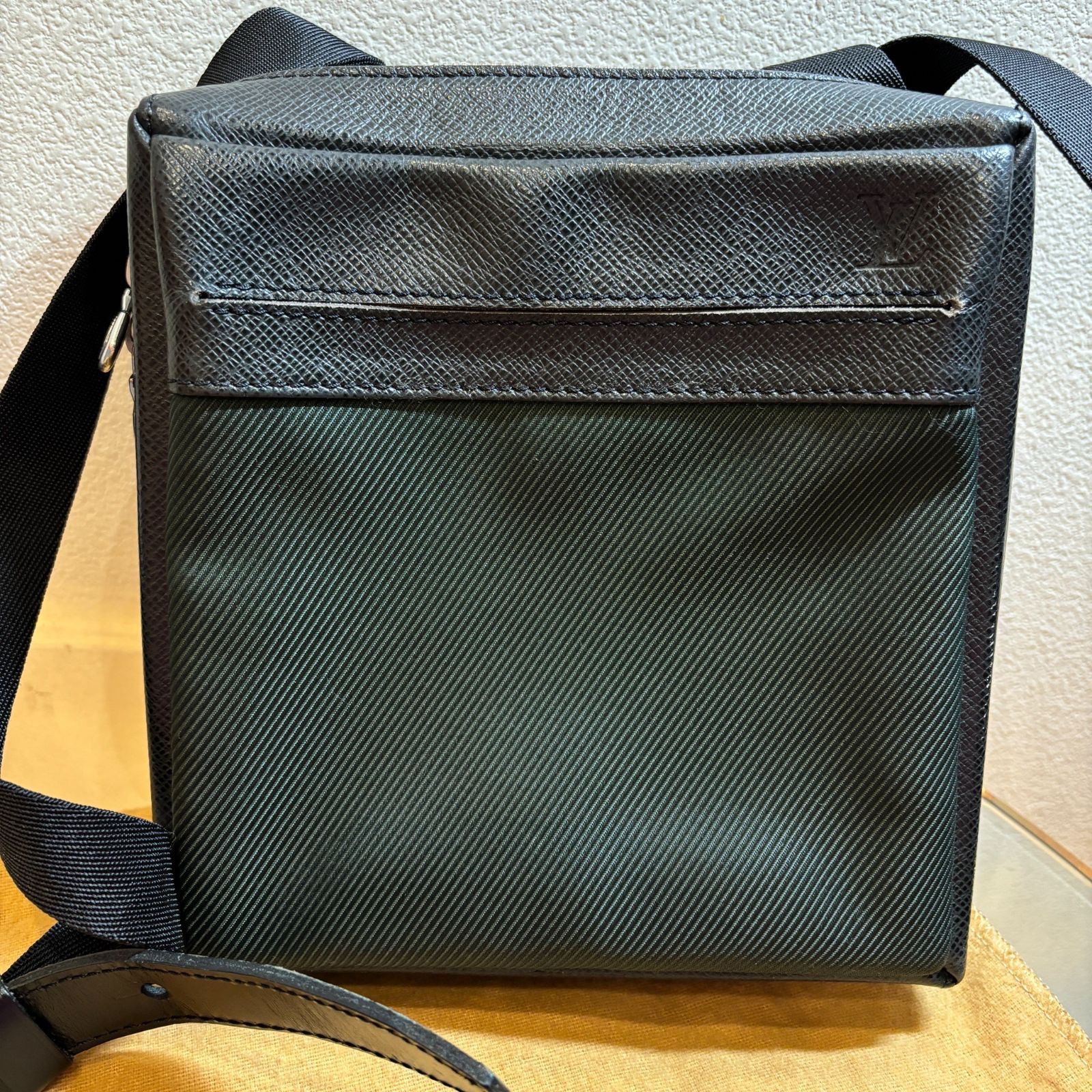 ΩNA2645 大人気！希少！ LOUIS VUITTON ルイヴィトン タイガ サヤン