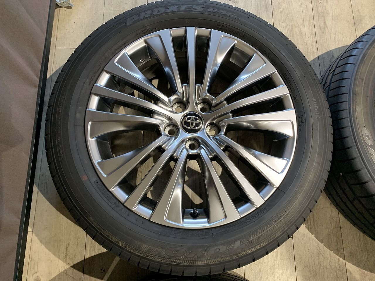 2509014 トヨタ 80 ハリアー 純正 ホイール 19インチ 7J 35 PCD114.3 5H TOYO PROXES R64A 225|55R19 2025年 7.5mm