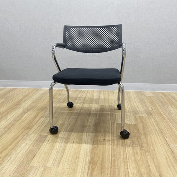 スタッキングチェア 肘付 ビザロール2 キャスター付 会議椅子 Vitra ヴィトラ ブラック