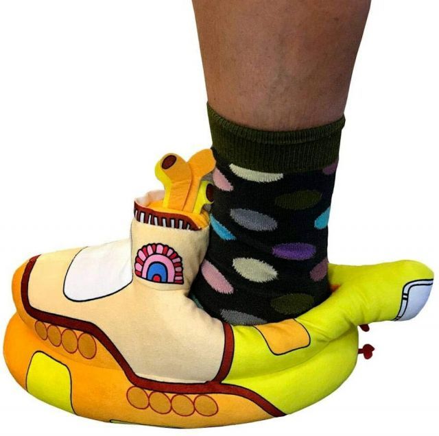 リピーター続出中！THE BEATLES ビートルズ (7月 映画 『ザ・ビートルズの軌跡』 公開 ) - Yellow Submarine Slippers / スリッパ 【公式 / オフィシャル】 冬靴 脱ぎ履き
