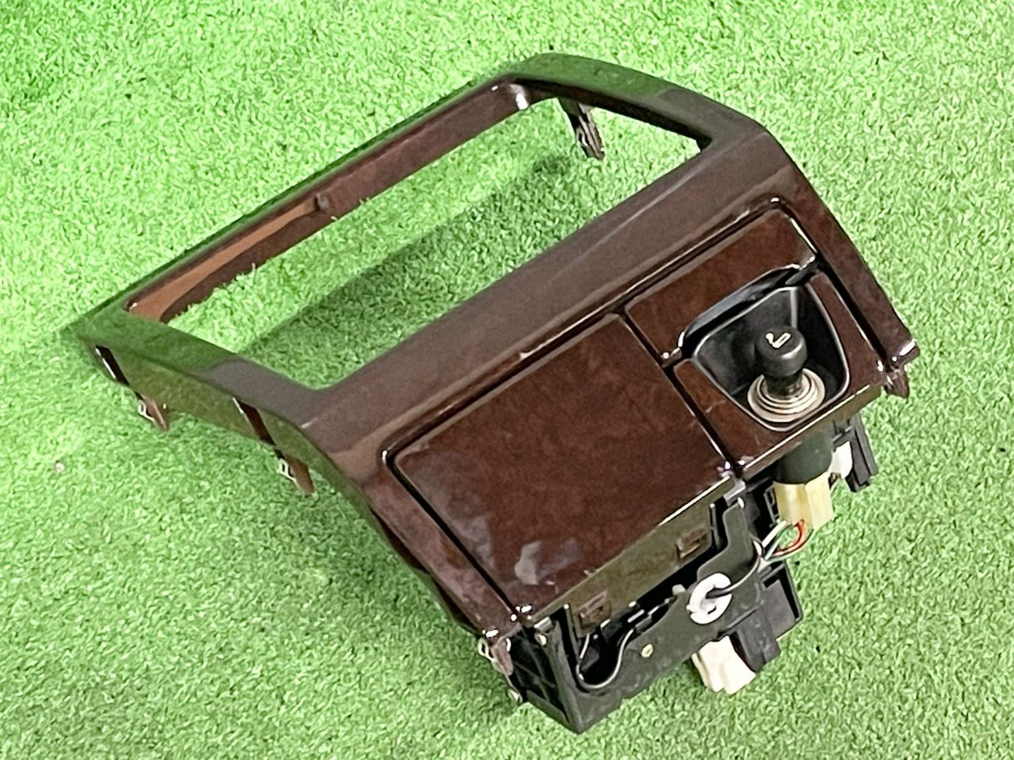 即決品！！】トヨタ 15クラウン 純正 オーディオパネル 品番：55405