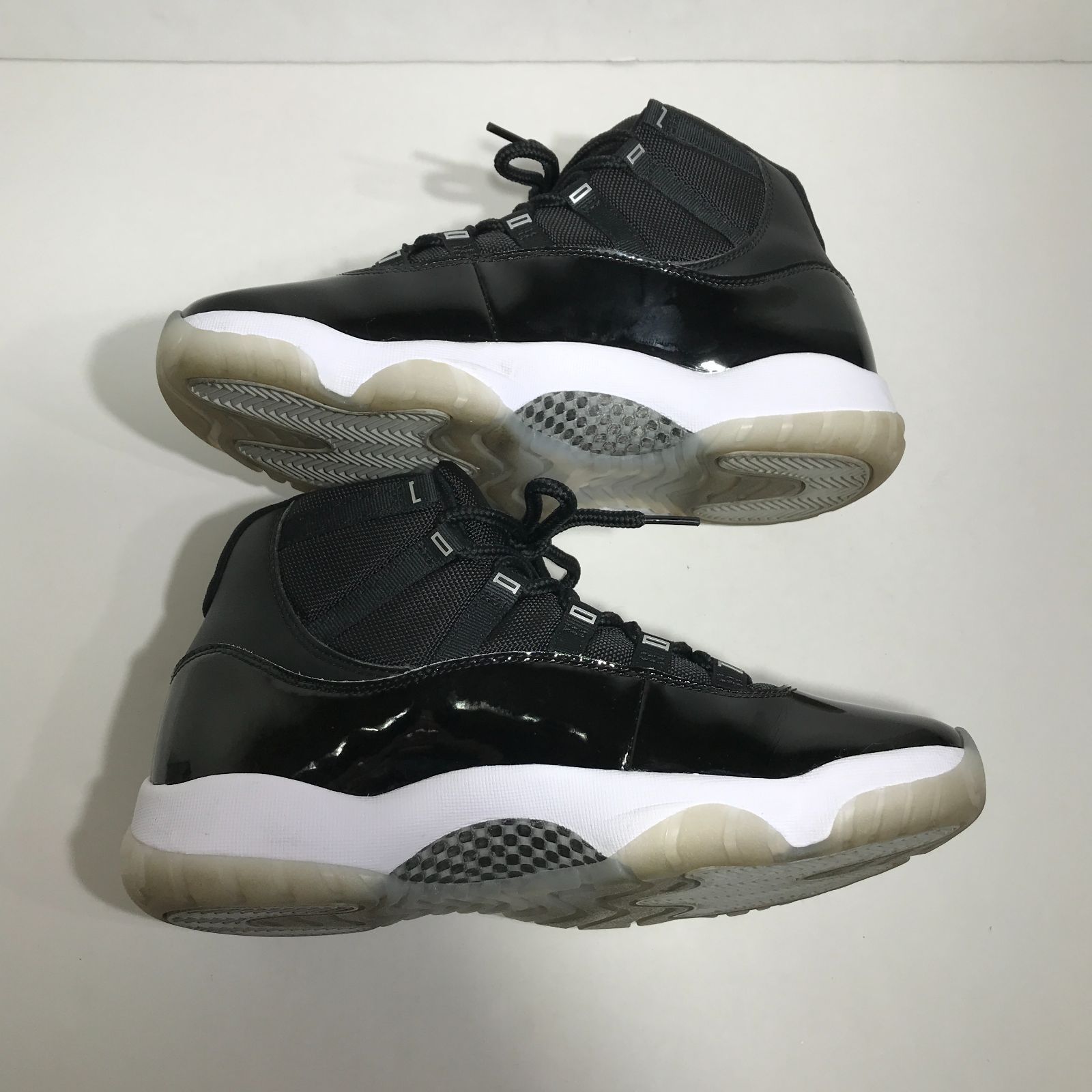 NIKE エア ジョーダン 11 レトロ ホワイト/メタリックシルバー NIKE