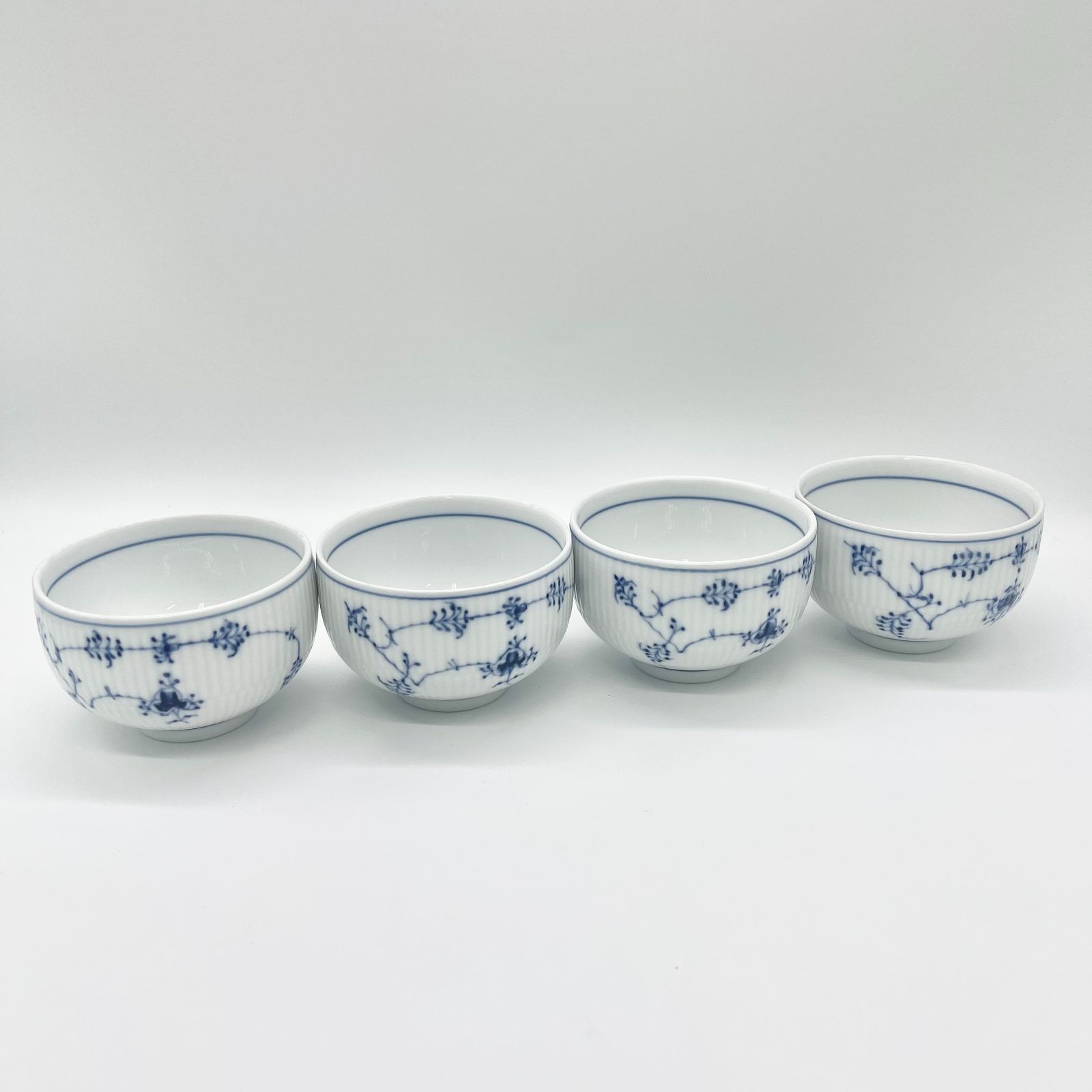 美品】Royal Copenhagen ロイヤルコペンハーゲン ブルーフルーテッド 湯呑 4客セット - メルカリ