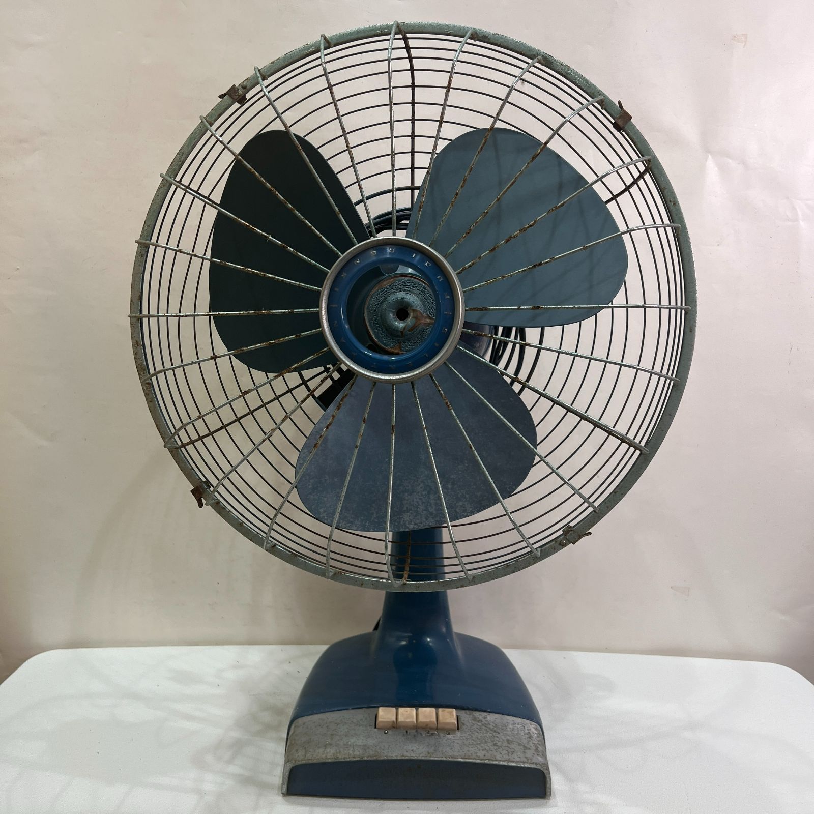 送料無料】当時物 昭和レトロ デザイン アンティーク 富士電機製造 FUJI SILENT FAN FKS‐3061 扇風機 30㎝ 三枚羽  動作確認済み 値段交渉OK - メルカリ