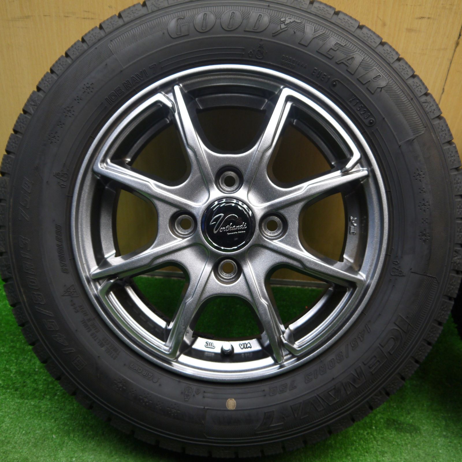 新品！グッドイヤーアイスナビ7 145/80r13スタッドレスタイヤと中古