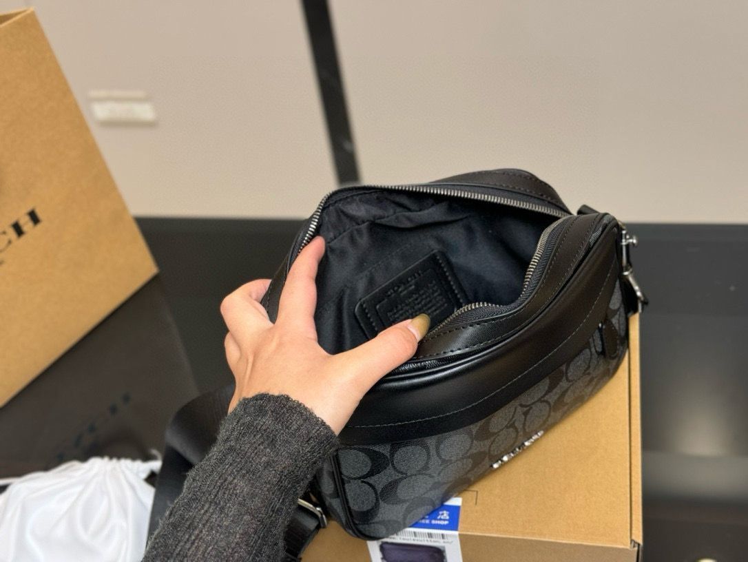 バランスの取れた 今日 COACH カメラバッグ バックポケット付-WTO輸入2