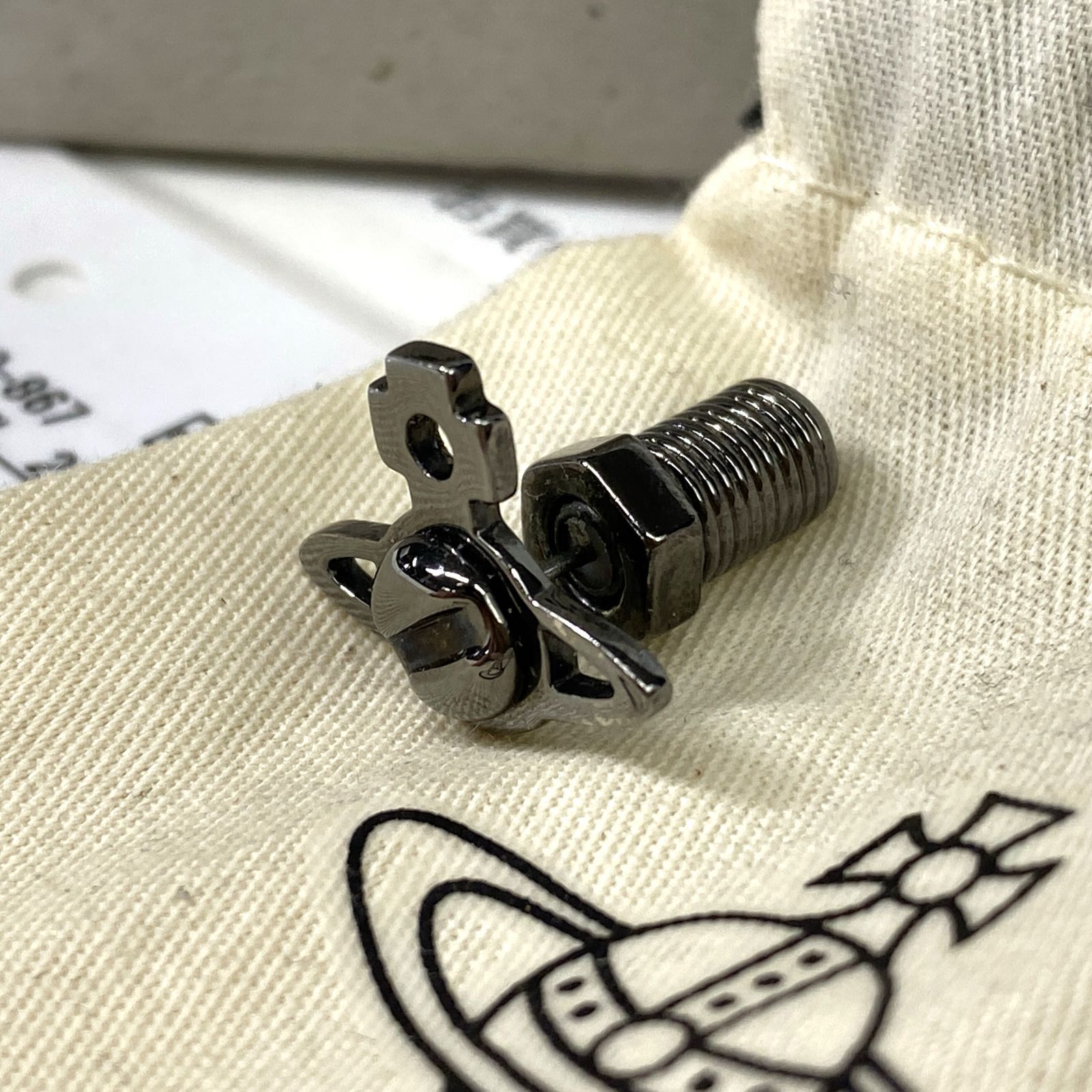 Vivienne Westwood ヴィヴィアンウエストウッド 片耳 シングル ピアス JOLES ネジ 箱 証明書付き 25j菊-