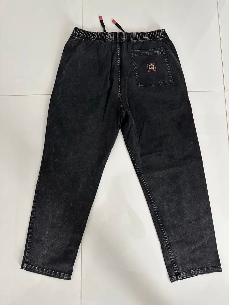 DEUS ブラックデニム デニム ISTJ VENDING MACHINE Ver. パンツ