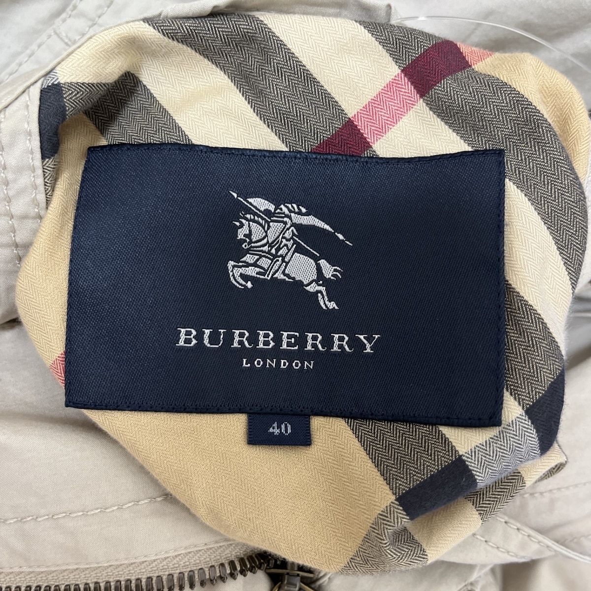 Burberry LONDON(バーバリーロンドン) ブルゾン サイズ40 L レディース - ライトグレー 長袖/春/秋