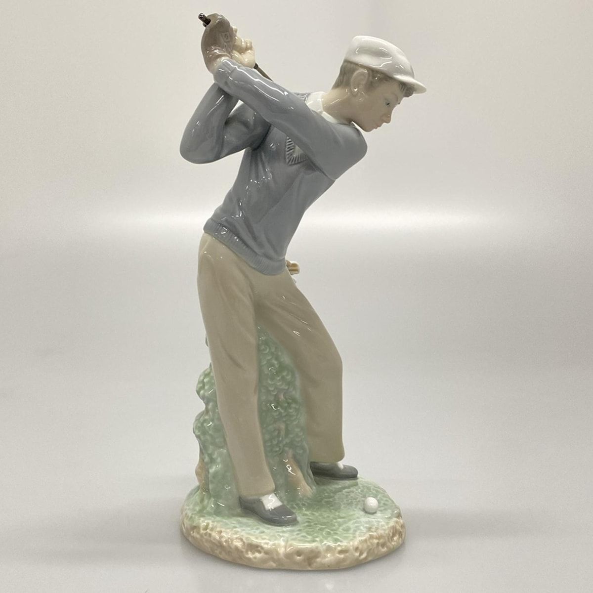 LLADRO リヤドロ 小物 - 白×ライトブルー×マルチ ゴルフ 少年 ナイスショット WWW_USTAUSTRALIA_COM_AU