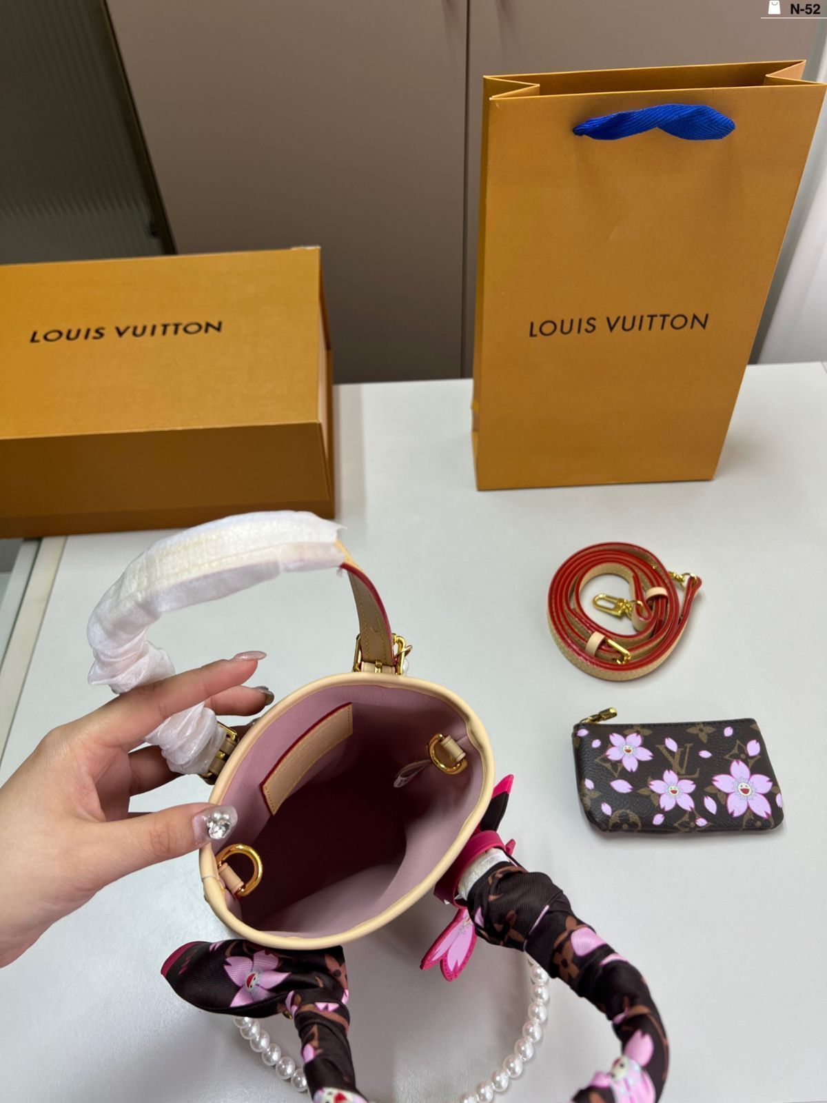 国内発送【サクラ限定コラボ】Louis Vuitton 村上隆ナノバケット 国内発送【サクラ限定コラボ】Louis Vuitton 村上隆ナノバケット
