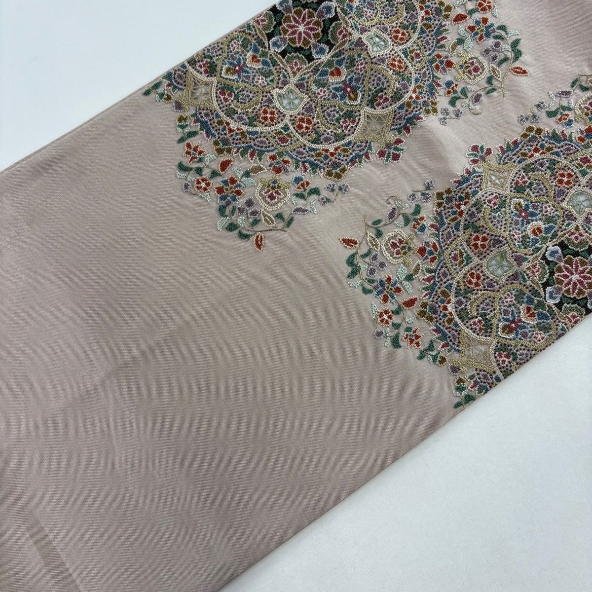 袋帯 逸品 華文 草花 相良刺繍 金糸 薄小豆 お太鼓柄 正絹
