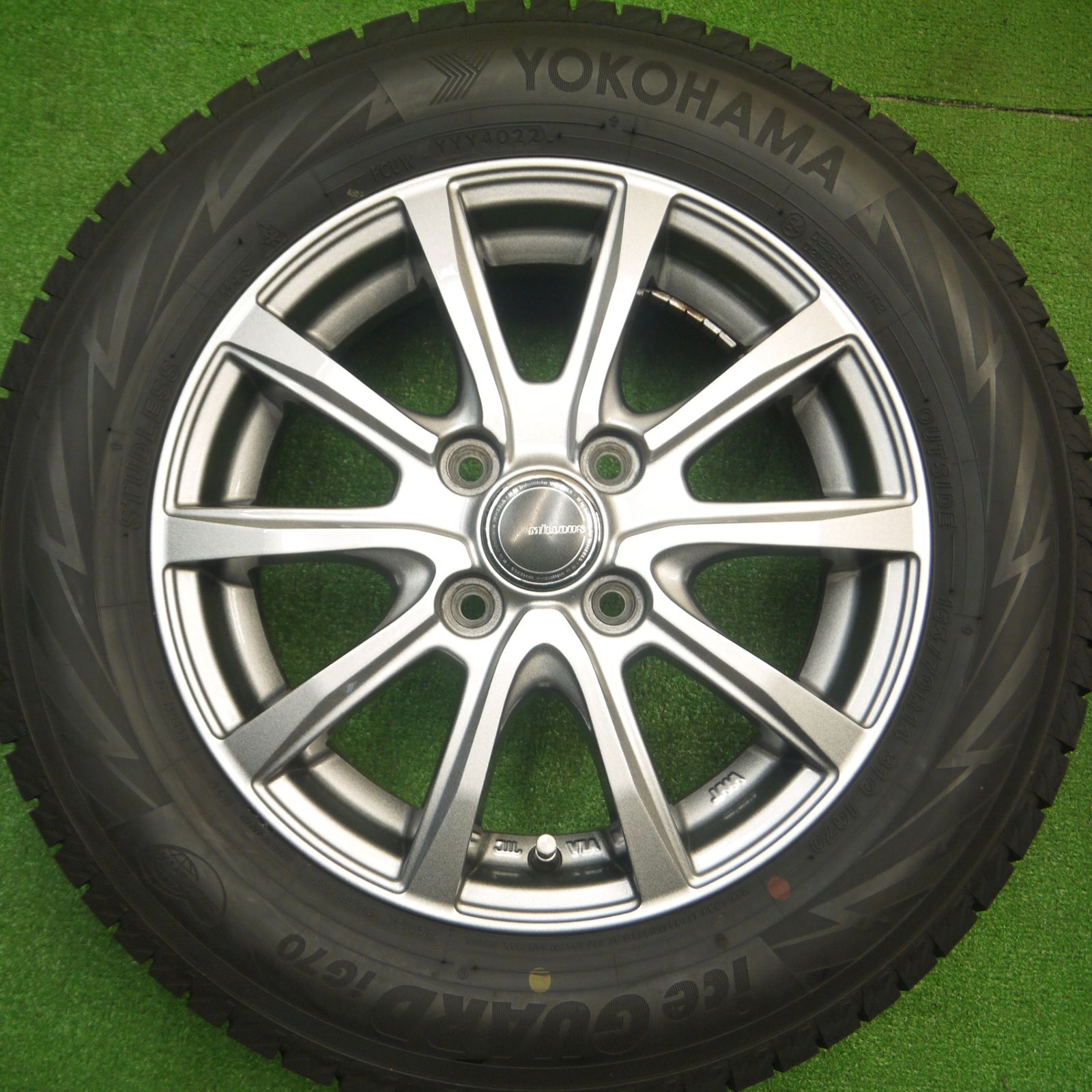 バリ溝 21年製造 ヨコハマIG70スタッドレス 14インチ 175/65r14 おしい